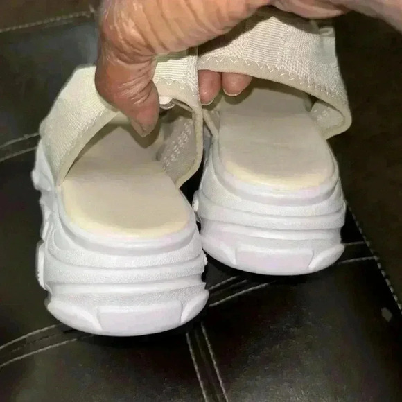 NWOT SHEIN Sandels - Picture 6 of 6